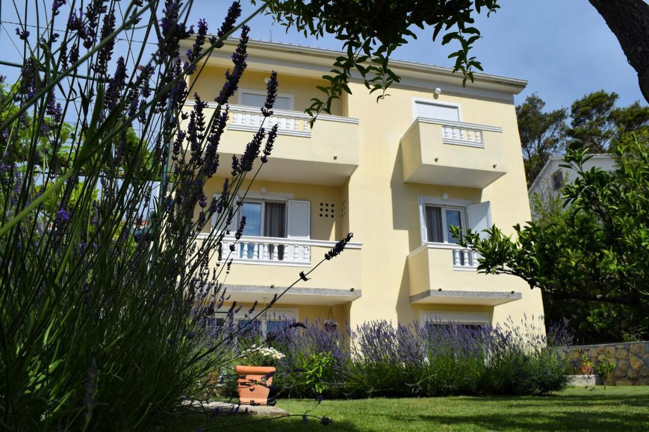 Apartments With A Parking Space Rab - 12383 Banjol Exterior photo